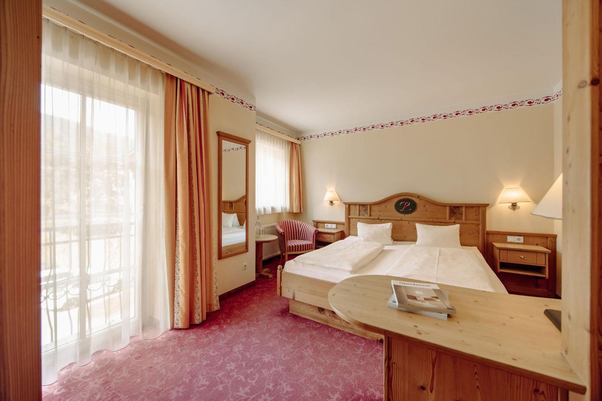 Familienresort Reslwirt Flachau Bagian luar foto