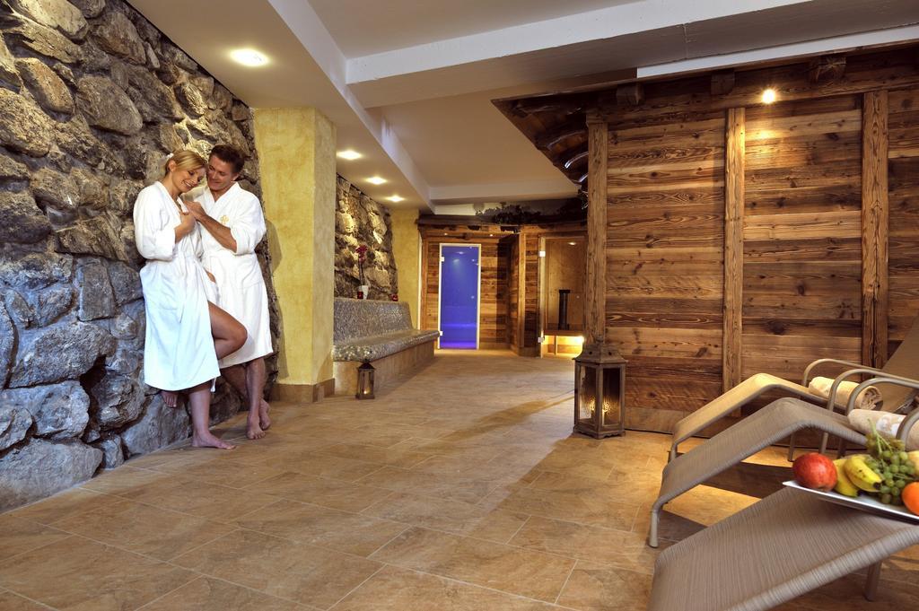 Familienresort Reslwirt Flachau Bagian luar foto