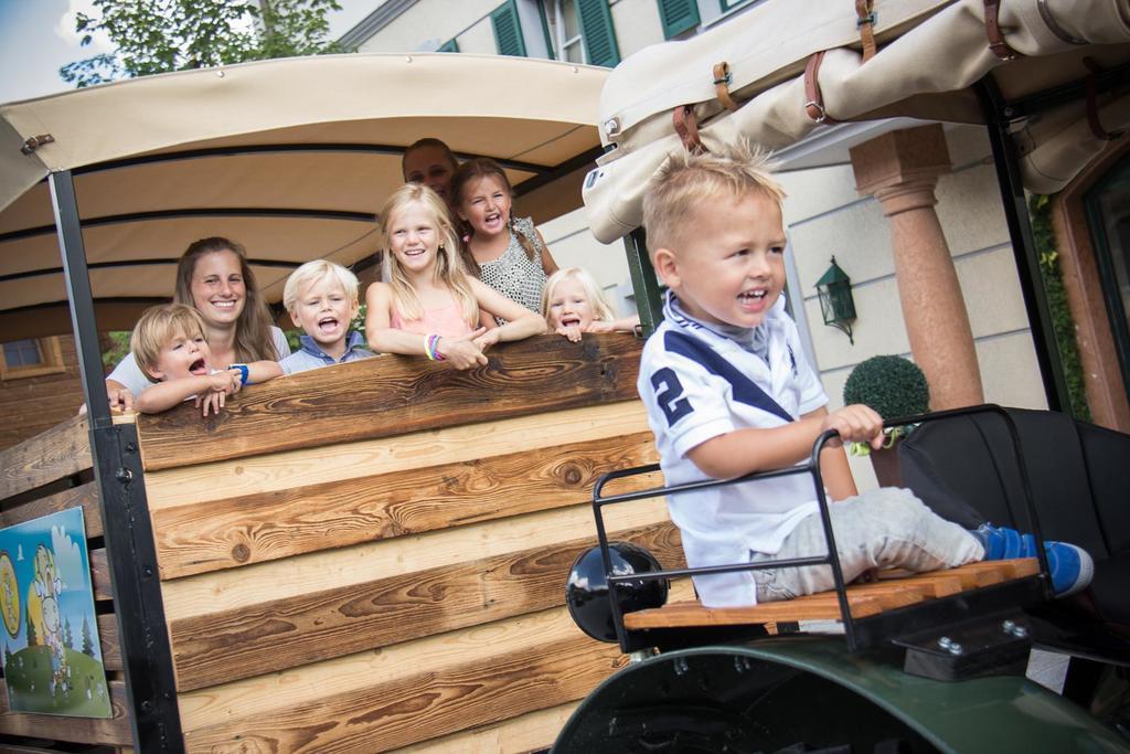 Familienresort Reslwirt Flachau Bagian luar foto