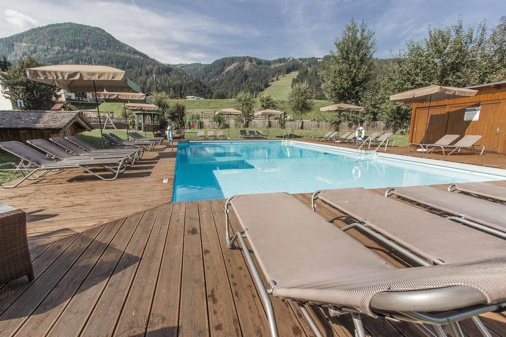 Familienresort Reslwirt Flachau Bagian luar foto